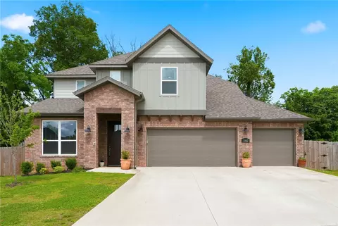 3802 SW Pinecrest Dr, Bentonville, AR 72713