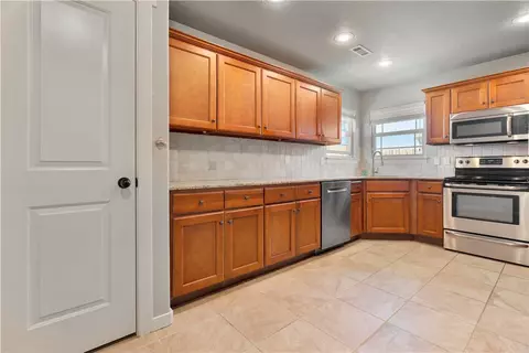 Kitchen - 3890 Deerhurst St, Springdale, AR 72764 photo 2 of 3