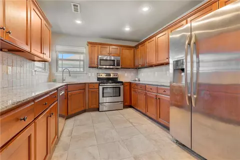 Kitchen - 3890 Deerhurst St, Springdale, AR 72764 photo 3 of 3