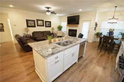 Kitchen - 1497 Counts Ave, Springdale, AR 72764 photo 3 of 4