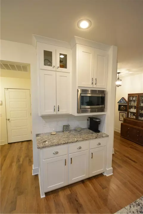 Kitchen - 1497 Counts Ave, Springdale, AR 72764 photo 4 of 4