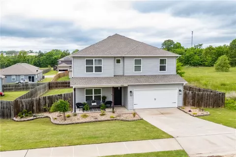 395 Worley St, Huntsville, AR 72740