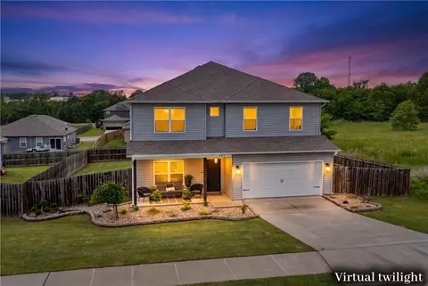 395 Worley St, Huntsville, AR 72740