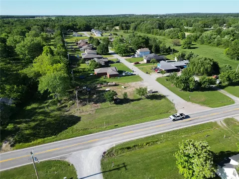 111 Orchard Dr, Gentry, AR 72734 photo 2