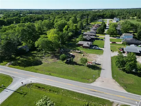 111 Orchard Dr, Gentry, AR 72734