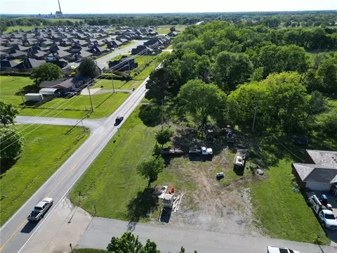 111 Orchard Dr, Gentry, AR 72734 photo 4