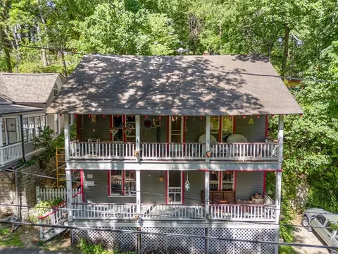 13 Pine St, Eureka Springs, AR 72632