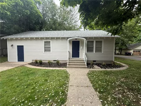 500 W Center Ave, Springdale, AR 72764
