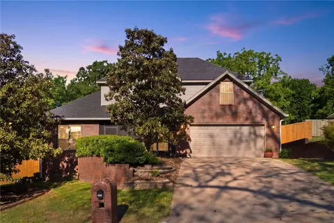 3289 Southridge Dr, Fayetteville, AR 72703