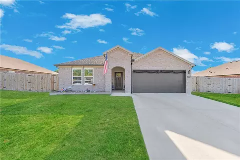 608 W Buffalo Ave, Gentry, AR 72734