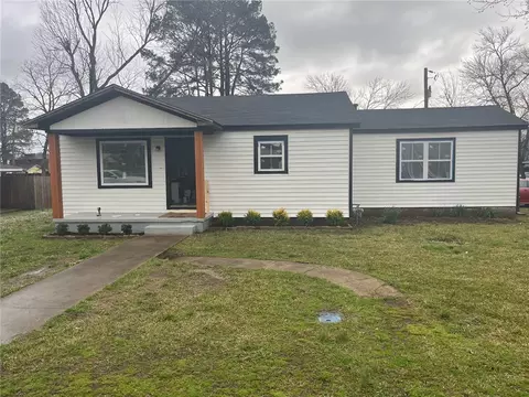 221 E 17th St, Russellville, AR 72801