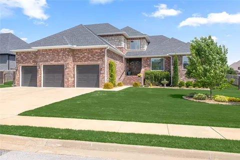 1420 Montieri Dr, Centerton, AR 72719