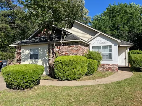 1006 University Dr, Russellville, AR 72801
