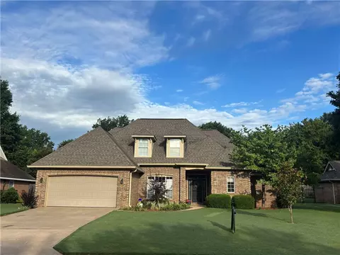 3383 N Southridge Dr, Fayetteville, AR 72703