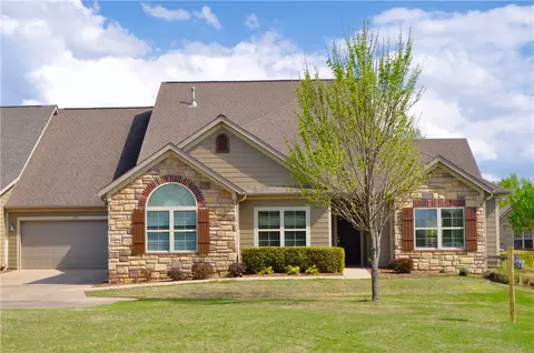 1303 Doe Ln, Bentonville, AR 72713