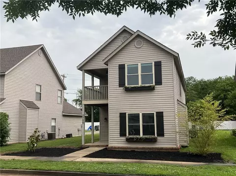 2708 N Westminster Dr, Fayetteville, AR 72704