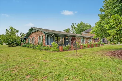 608 B St, Bentonville, AR 72712