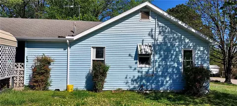 725 W Holt Ave, Harrison, AR 72601