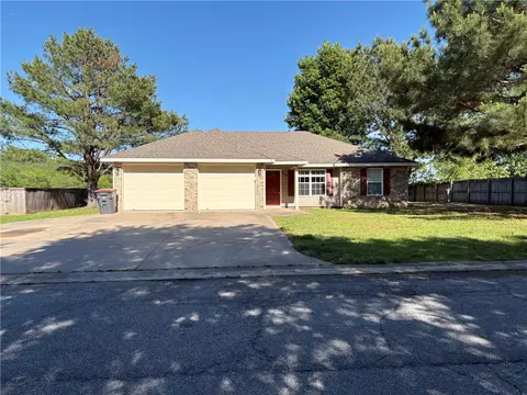 2824 Jessica Pl, Fayetteville, AR 72701
