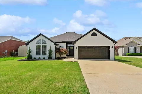 1303 Sanford Dr, Bentonville, AR 72712