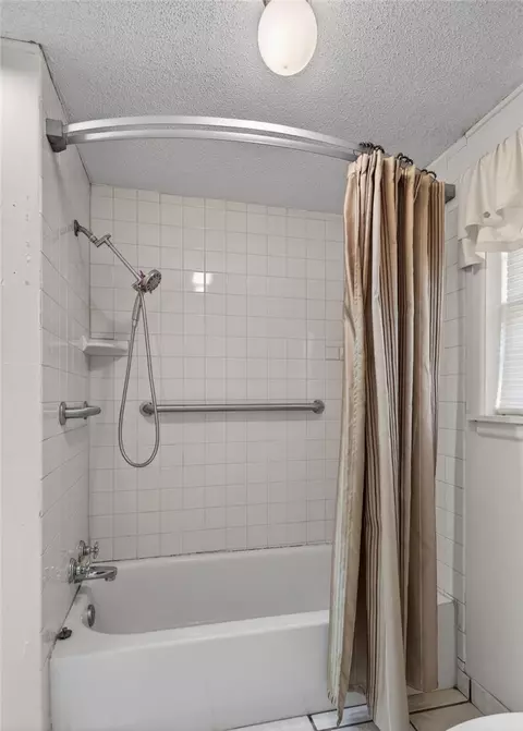 Bath - 507 Rudy, Alma, AR 72921 photo 1 of 3