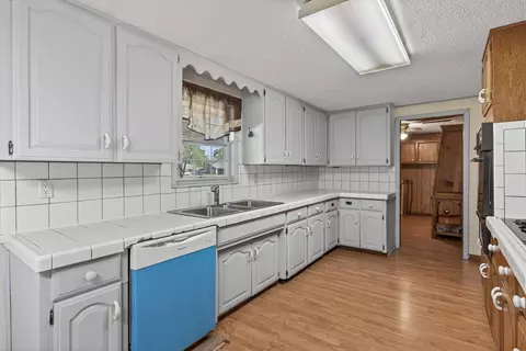 Kitchen - 507 Rudy, Alma, AR 72921 photo 3 of 3