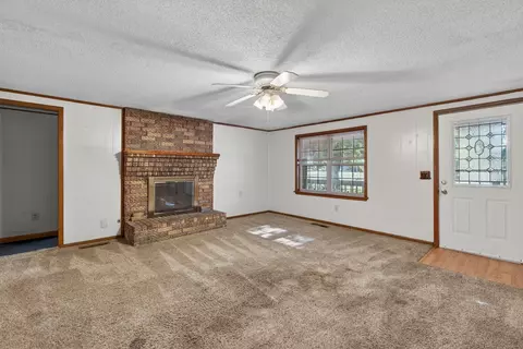 Living - 507 Rudy, Alma, AR 72921 photo 4 of 5