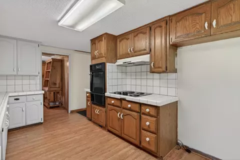 Kitchen - 507 Rudy, Alma, AR 72921 photo 2 of 3