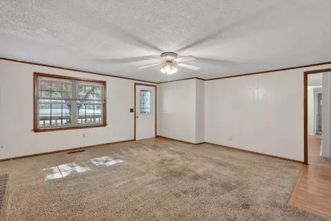 Living - 507 Rudy, Alma, AR 72921 photo 3 of 5