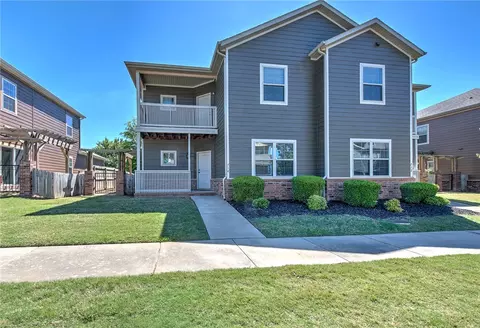 714 N Wordsworth Ln, Fayetteville, AR 72704
