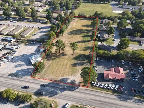 2101 W Huntsville Ave, Springdale, AR 72762