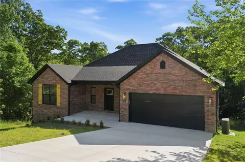 16 Burwell Dr, Bella Vista, AR 72714