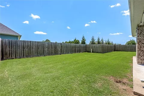 Exterior - 911 Red Maple St, Centerton, AR 72719 photo 4 of 7