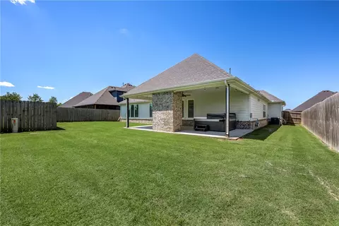 Exterior - 911 Red Maple St, Centerton, AR 72719 photo 5 of 7