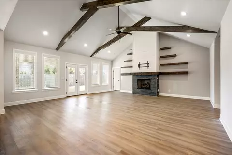 Living - 911 Red Maple St, Centerton, AR 72719 photo 1 of 3
