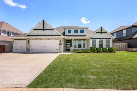 911 Red Maple St, Centerton, AR 72719