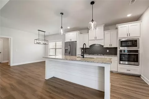 Kitchen - 911 Red Maple St, Centerton, AR 72719 photo 2 of 3