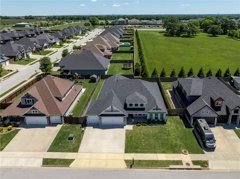 View/Area - 911 Red Maple St, Centerton, AR 72719 photo 2 of 11