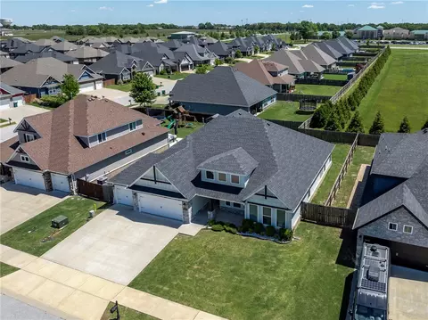 View/Area - 911 Red Maple St, Centerton, AR 72719 photo 1 of 11