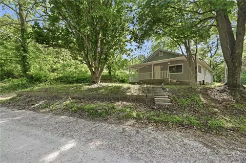 5099 Maple Dr, Neosho, MO 64850