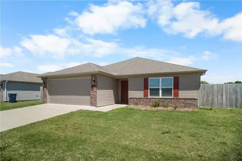 829 S Katlyn Dr, Siloam Springs, AR 72761