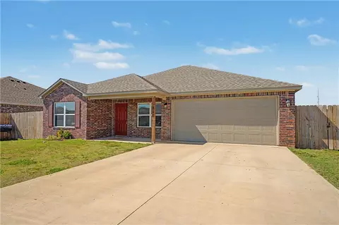 811 Tanner Dr, Siloam Springs, AR 72761
