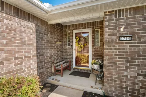 2750 E Londonderry Dr, Fayetteville, AR 72701
