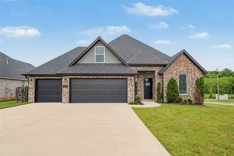 369 Waterfall Ln, Springdale, AR 72762