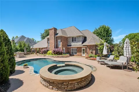 3 S Sherwood Dr, Rogers, AR 72758