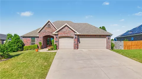 5904 67th St, Cave Springs, AR 72718