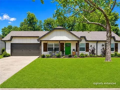 310 SW 11th St, Bentonville, AR 72712