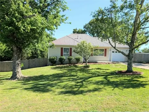 1861 Shellie Ln, Harrison, AR 72601