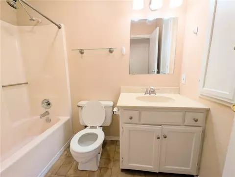 Bath - 1861 Shellie Ln, Harrison, AR 72601 photo 1 of 3