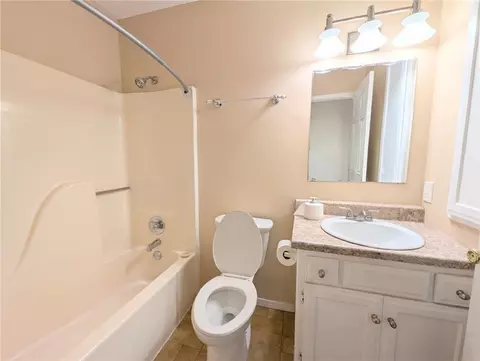 Bath - 1861 Shellie Ln, Harrison, AR 72601 photo 2 of 3